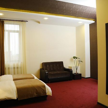Tomu'S Hotel Гюмри Екстериор снимка
