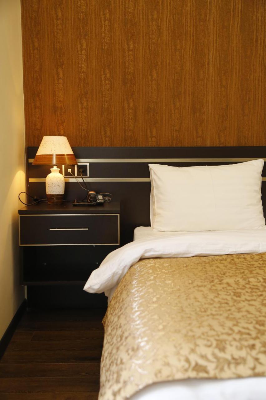 Tomu'S Hotel Гюмри Екстериор снимка