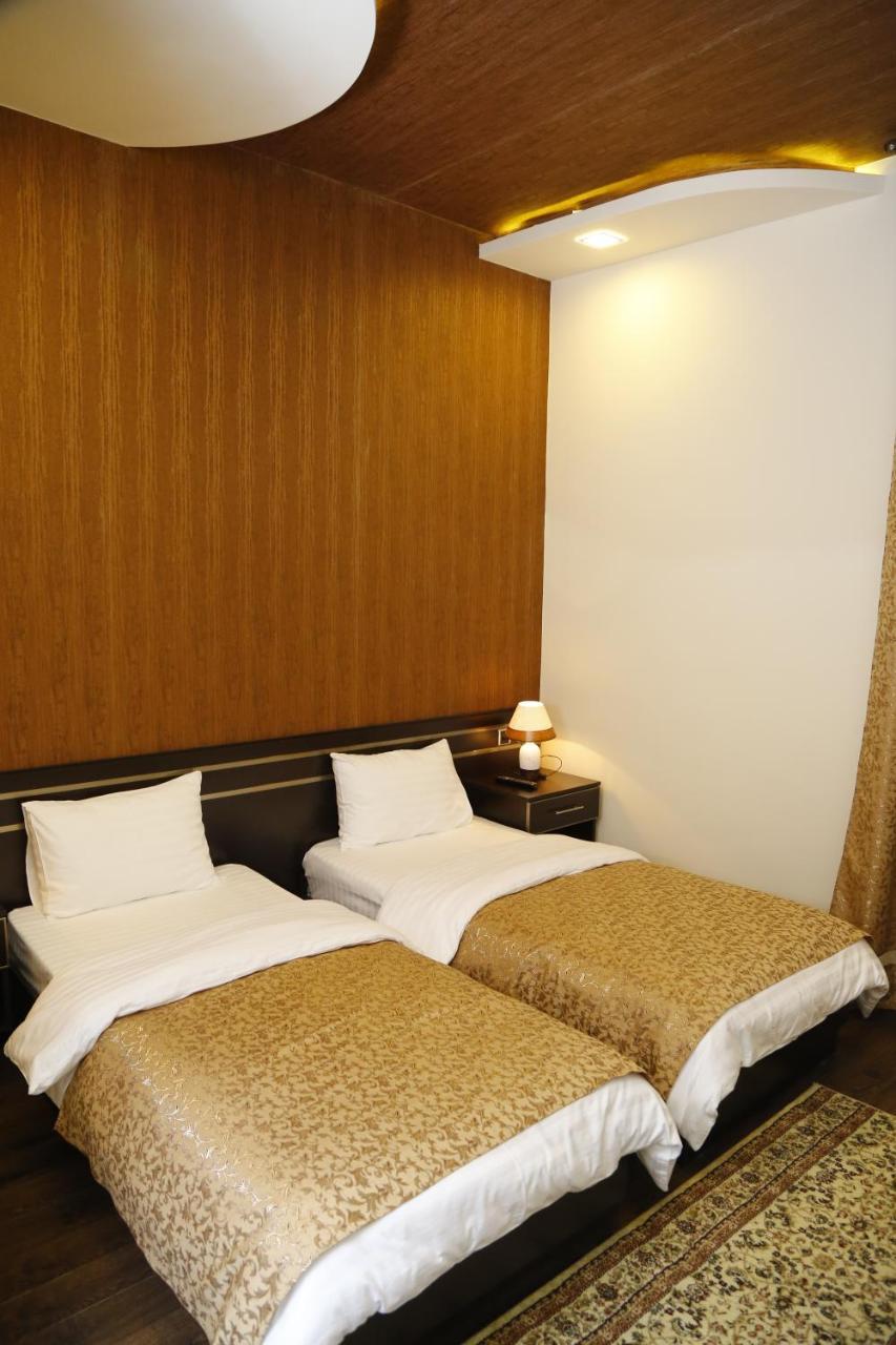 Tomu'S Hotel Гюмри Екстериор снимка