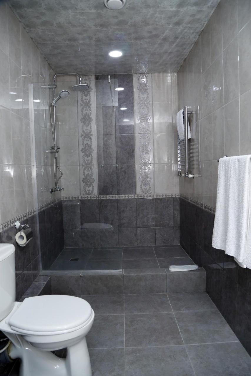 Tomu'S Hotel Гюмри Екстериор снимка